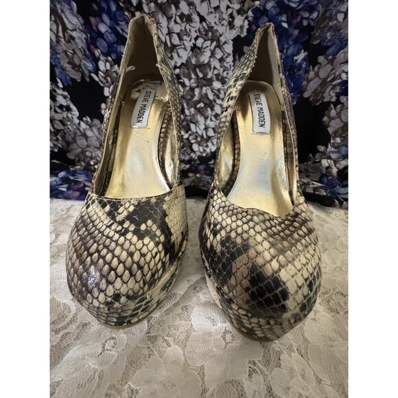 Steve Madden P-Mardi Faux Snake Skin Gray/white Wedge Heels, Closed Toe, 7 - Picture 2 of 10